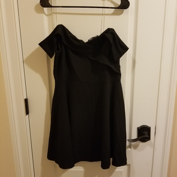 BLACK, OFF SHOULDER DRESS - Picture 5 of 6
